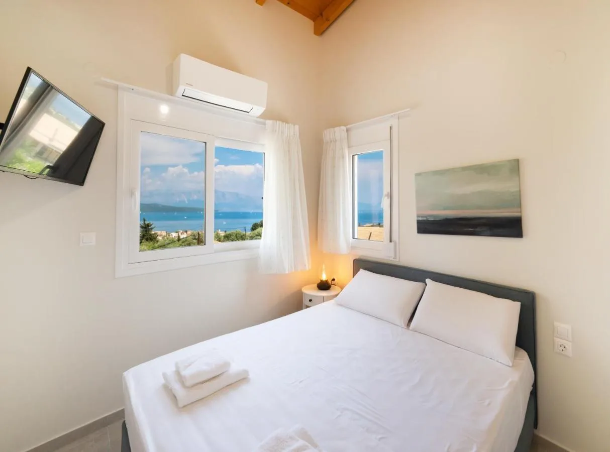 Υπνοδωματιο με θεα στη θαλασσα απο το παραθυρο