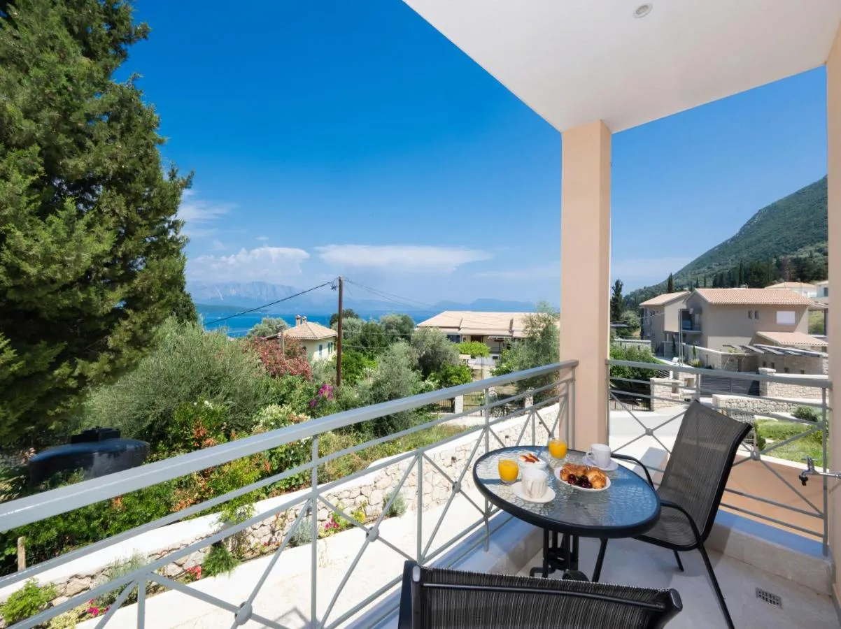 Σκεπαστη βεραντα με γωνια πρωινου