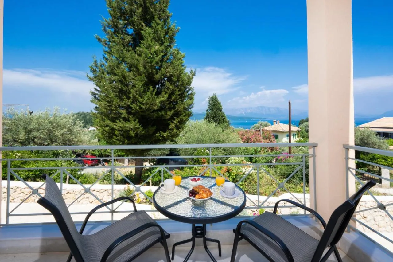 Πανοραμικη βεραντα με ανοιχτη θεα στη θαλασσα